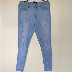 LIGHT BLUE RIPPED JEANS